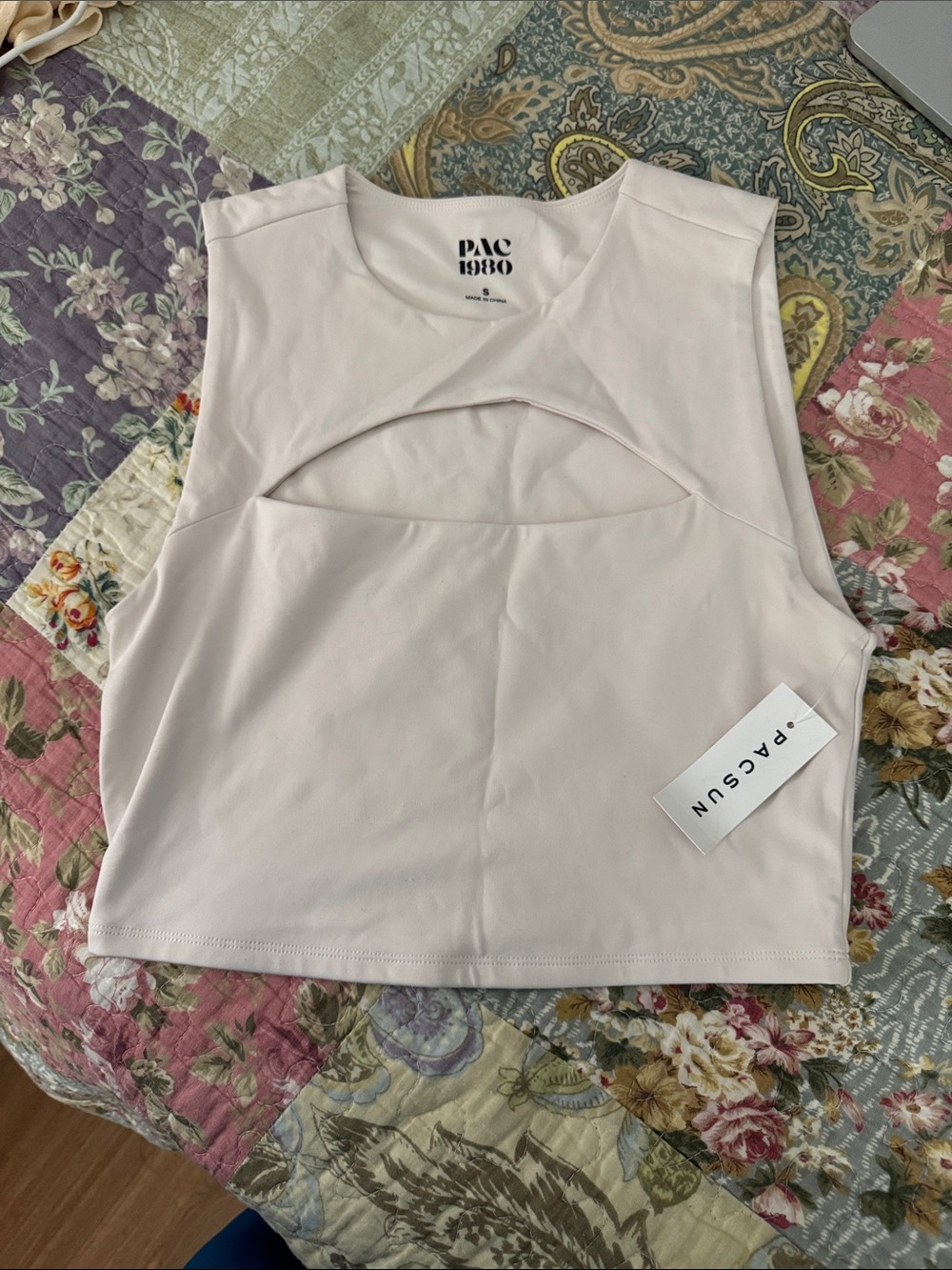 Pacsun Sleeveless Crop Top in Off-White - Minimal Tank Style
